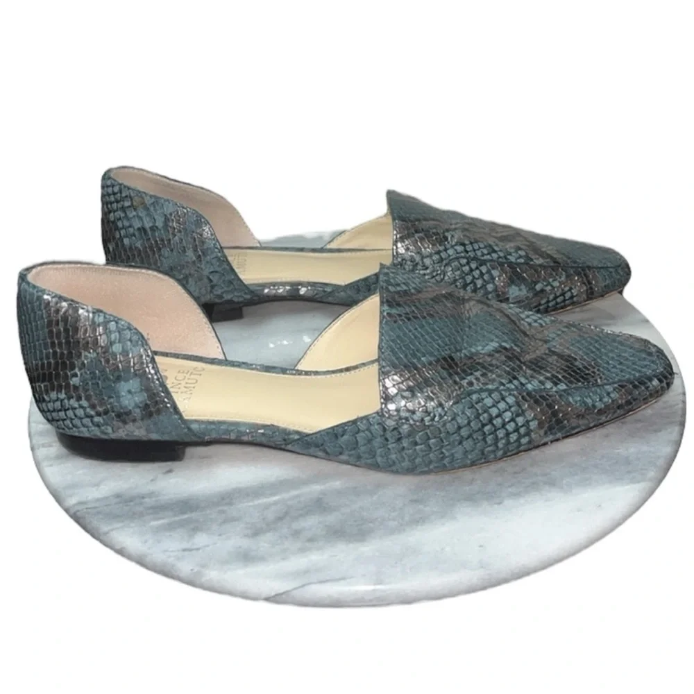 Vince Camuto Kordie Flat silver/teal color snake skin leather flats Sz 7.5M
